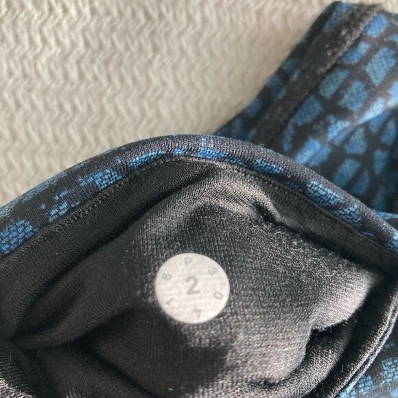 LULULEMON Sz 2 Blue Black Wunder Under Cropped Leggings - Picture 6 of 7